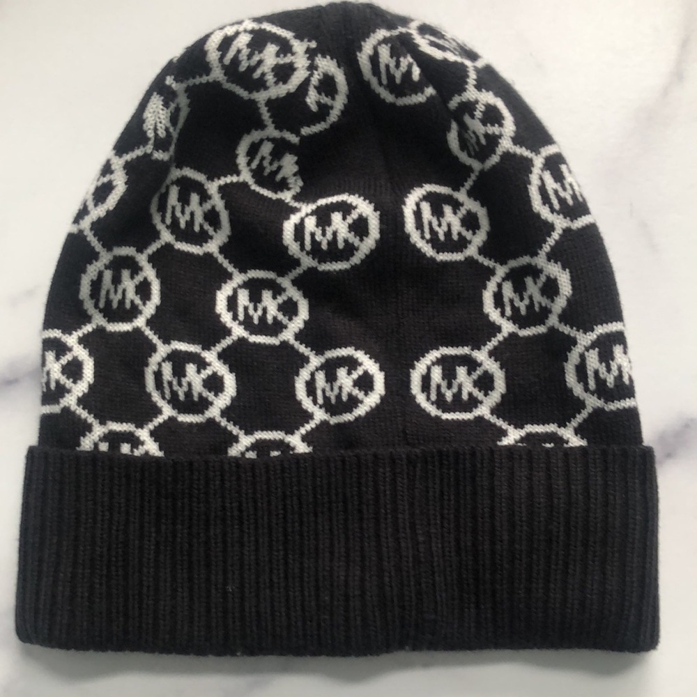 Michael Kors Signature MK Beanie Black White Women’s OS
